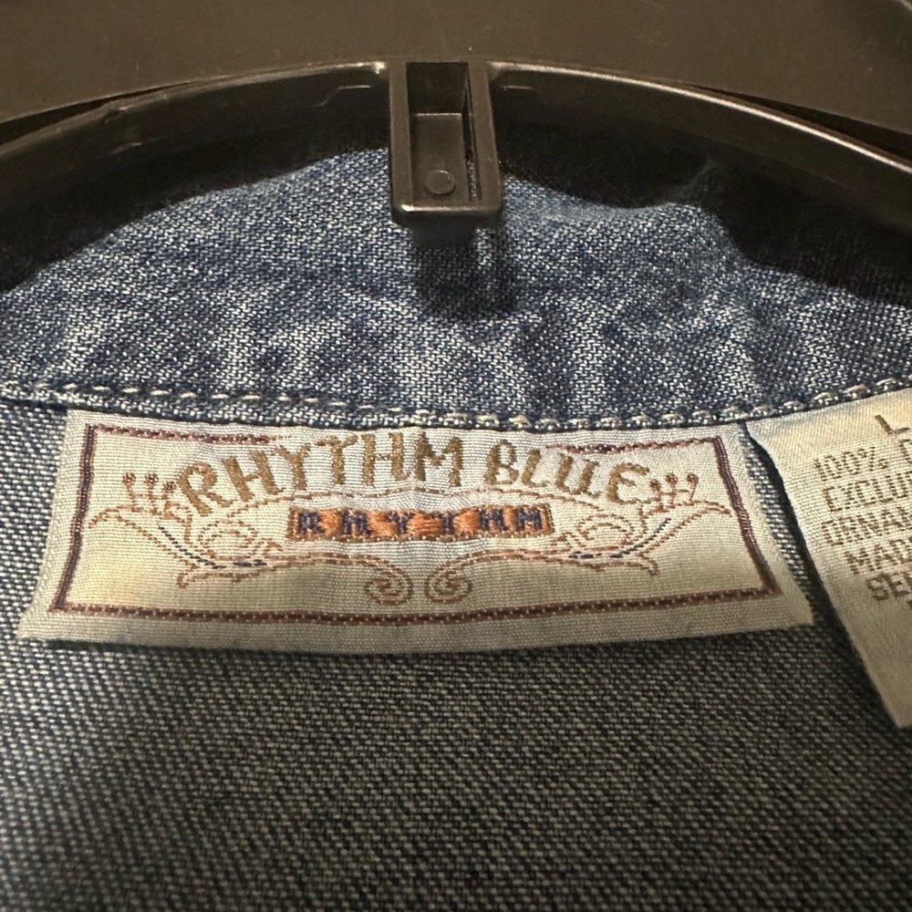 Vintage Rhythm Blue‎ Denim Embroidered Floral Western Shirt Woman’s Size Large - Picture 6 of 11